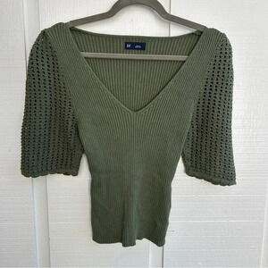 Gap Crochet Knit Puffed Sleeve V-Neck Ribbed Knit Sweater in Desert Cactus Green